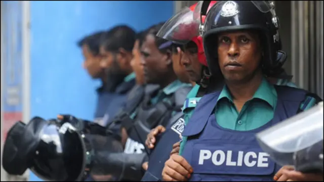 बांग्लादेश की पुलिस का दावा है कि उसके अभियानों से चरमपंथी कमज़ोर पड़े हैं