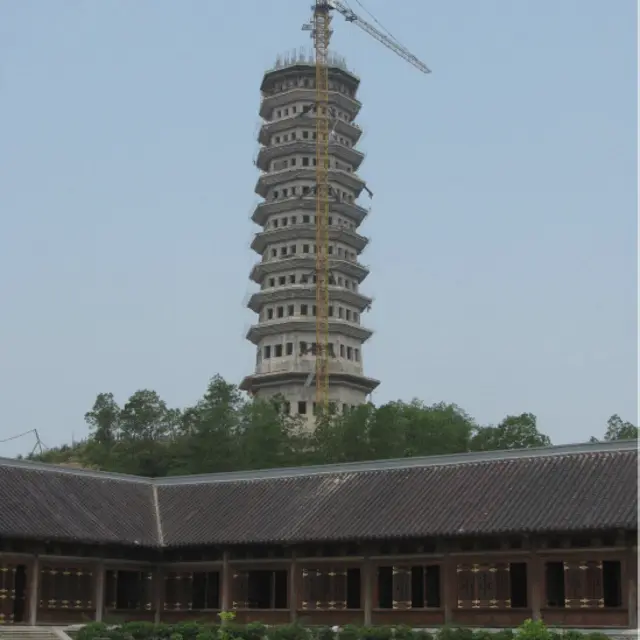 Đây là công trình vẫn tiếp tục với một ngọn tháp có tham vọng chiếm kỷ lục mới của Phật giáo tại Việt Nam thời kỳ hội nhập đa dạng. 