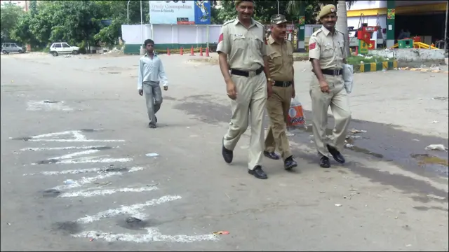 तिहाड़ जेल के बाहर 