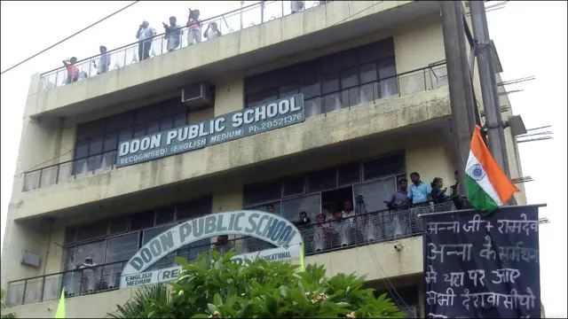 तिहाड़ जेल के बाहर मीडिया