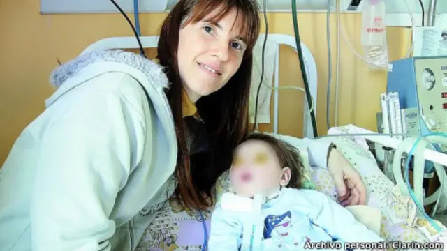 Selva Herbón junto a Camila. Foto: Archivo Personal / Clarín.com