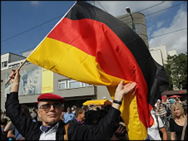 3 жовтня 1990 року східна та західна частини Німеччини об'єдналася