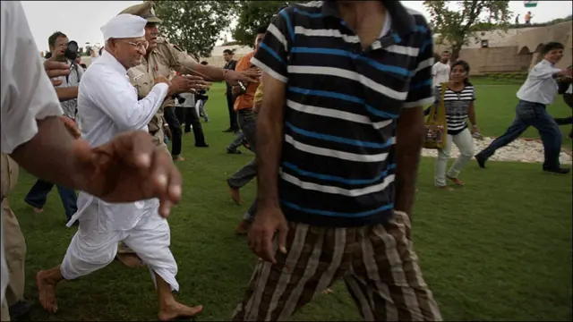 तिहा़ड़ से रामलीला मैदान तक अन्ना की रैली