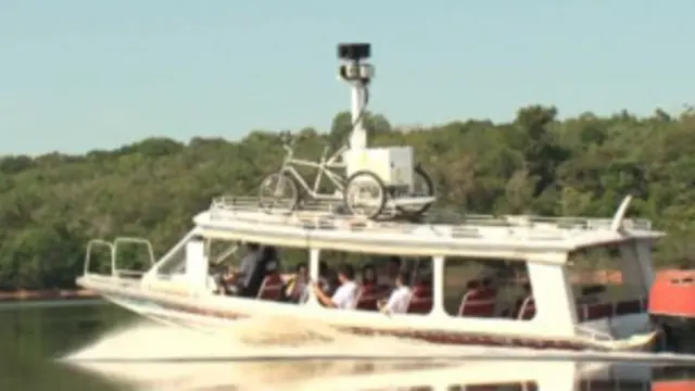 القارب بدلاً من السيارة لالتقاط الصور