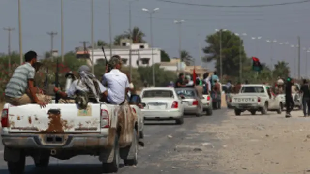 Trong ngày 21/8 phe nổi dậy đã tiến vào Maia, cách Tripoli 25km về phía Tây