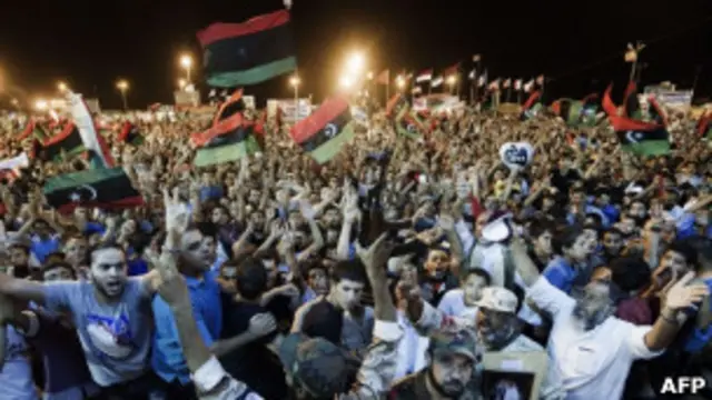 Quân nổi dậy vào Tripoli