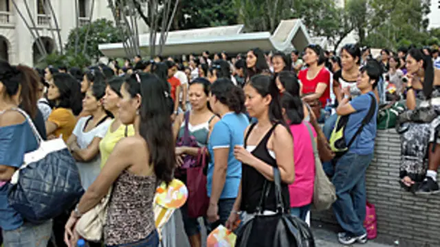 香港菲律賓籍家庭佣工於休假日在中環聚會（7/8/2011）