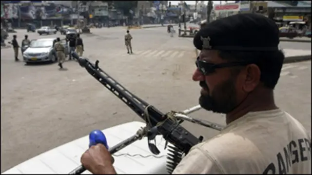 کراچی کی صورتحال پر از خود نوٹس کی سماعت منگل تک ملتوی کر دی گئی ہے