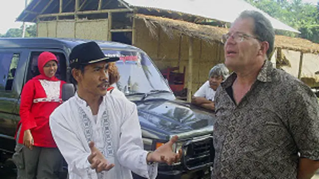 Pemimpin pesantren Nurul Haramain mengajak murid-muridnya mendialogkan perbedaan dengan penganut agama lain