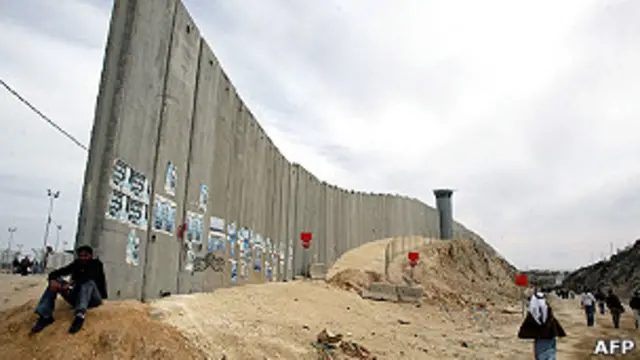 يبلغ طول الجدار حتى الآن نحو 440 كيلو مترًا.