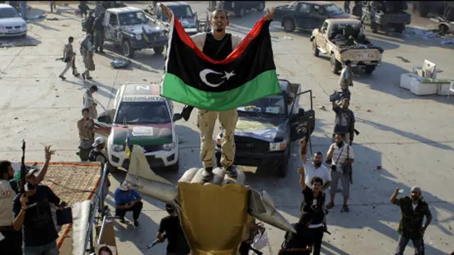 Phe nổi dậy Libya chiếm được khu dinh thự rộng sáu cây số vuông của Đại tá Gaddafi
