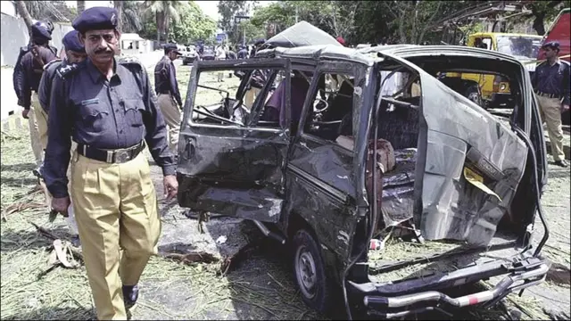 کراچی میں امریکی قونصل خانے کو کئی بار نشانہ بنایا گیا۔ پہلا حملہ 14 جون 2002 میں کیا گیا جس میں دس افراد ہلاک ہوئے۔ دوسرا حملہ 2 مارچ 2006 کو امریکی سفارتکار کو نشانہ بنایا گیا۔ 