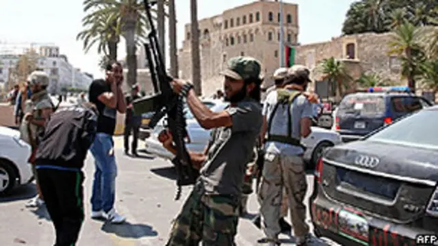 Ливийские повстанцы вошли в правительственный комплекс в Триполи