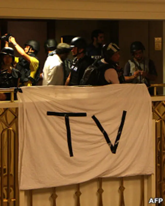 Periodistas atrapados en hotel de Trípoli