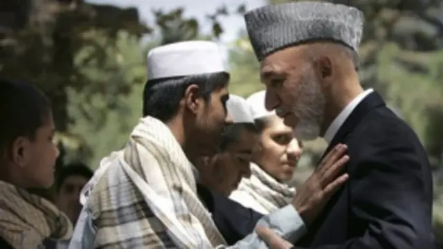 در مواردی بازداشتیهای متهم به بمبگذاری انتحاری به دستور رئیس جمهوری آزاد شدهاند که این امر انتقادهایی را در پی داشته است