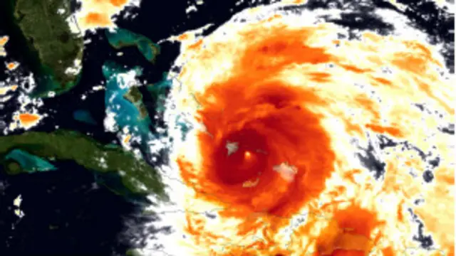 Irene dapat mencapai Carolina Utara hari Sabtu dengan kekuatan angin 185 kilometer perjam