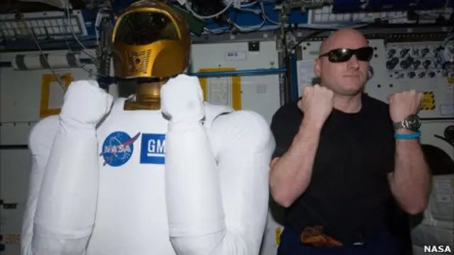 Robonaut dan astronot Scott Kelly 