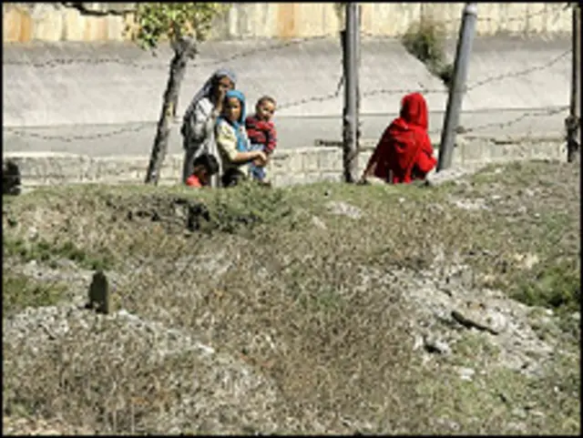 پرشانت بھوشن نےگمنام قبروں کے انکشاف اور حراستی قتل کی وارداتوں کو بہت بڑی ناانصافی قرار دیا۔