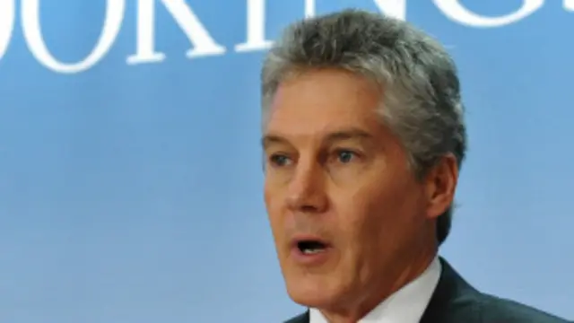 Menhan Stephen Smith harus memperpanjang periode penyelidikan pelecehan seks