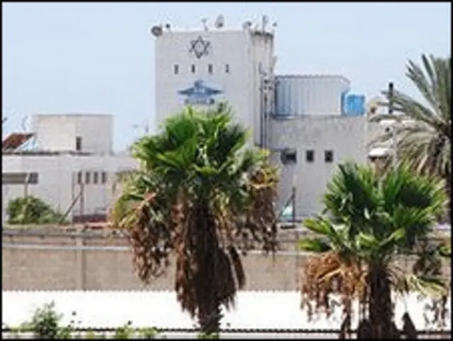 Абу-Сісі зараз утримують у в'язниці Ашкельтона не далеко від сектора Ґаза 