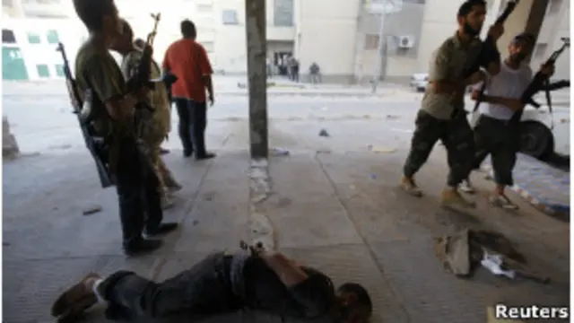 قوات المجلس الانتقالي في حي ابو سليم