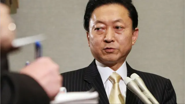 Yukio Hatoyama adalah perdana menteri pertana dari Partai Demokratik Jepang. Dia membuat marah pemilih karena tidak memenuhi janji pemindahan markas militer AS di Pulau Okinawa. Dia mundur bulan Juni 2010. 