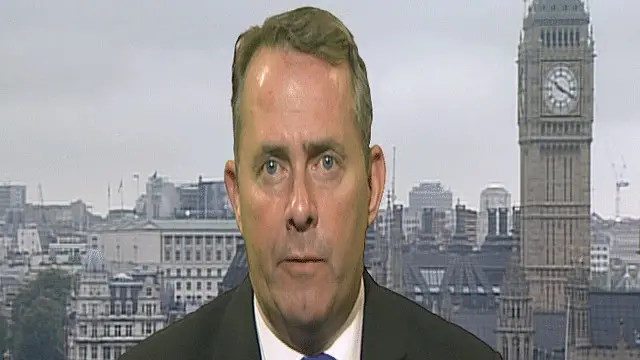 أثارت تصريحات فوكس غضب عدد من رجال الأعمال والسياسيين.