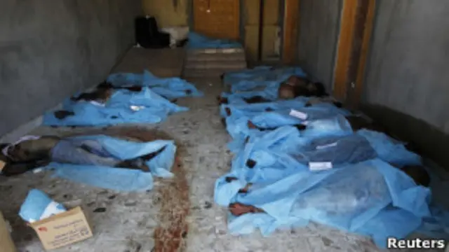 Wartawan BBC melaporkan lantai rumah sakit dilumuri darah yang kental.