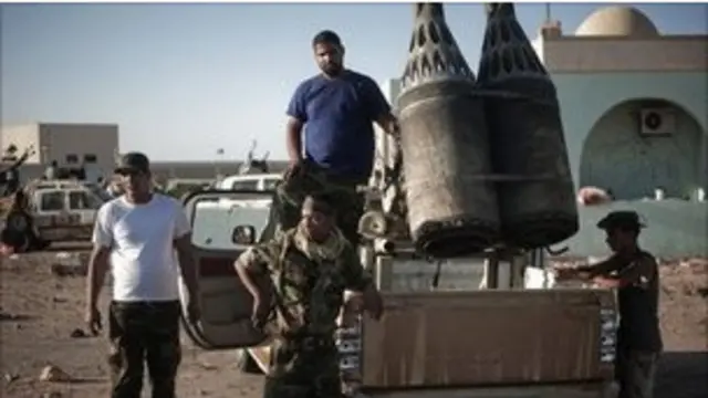 Giao tranh giảm dần tại thủ đô Tripoli.