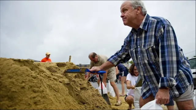 د ځینو سیمو اوسېدونکو د خپلو کلیو او کورونو د حمایې لپاره ریګي دېوالونه جوړ کړي. 