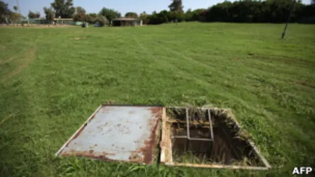 Вход в подземный бункер в Триполи