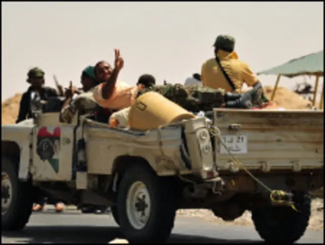 ان افراد کو کرنل قذافی کے خلاف شروع ہونے والے انقلاب کو طرابلس تک پھیلنے سے روکنے کے دوران گرفتار کیا گیا تھا