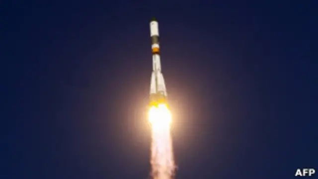 Ракета-носитель "Союз" с космическим кораблем "Прогресс"