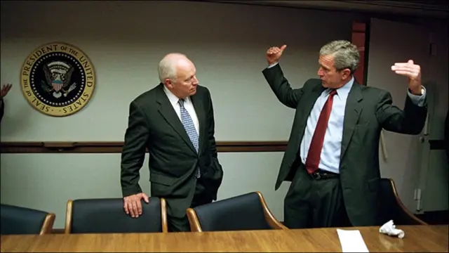 13 نومبر 2001: جارج بش نے ایک ایسے حکم پر دستخط کیے جس کے تحت مشتبہ دہشت گردوں کے خلاف مقدمات سول عدالت کے بجائے خصوصی فوجی عدالتوں میں چلائے جاسکیں گے۔ 