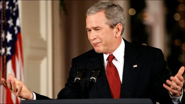 26 اکتوبر 2001: امریکی صدر جارج ڈبلیو بش نے یہ کہہ کر کہ ملک کو اس وقت سنگین خطرات لاحق ہیں ’پیٹریاٹ ایکٹ‘ پر دستخط کیے جو دہشت گردی کے خلاف انتہائی سخت قانون تھا۔ اس کے تحت پولیس کے اختیارات میں کئی گنا اضافہ ہوگیا۔ اس قانون میں مئی دوہزار گیارہ میں مزید چار سال کے لیے توسیع کی گئی۔ 