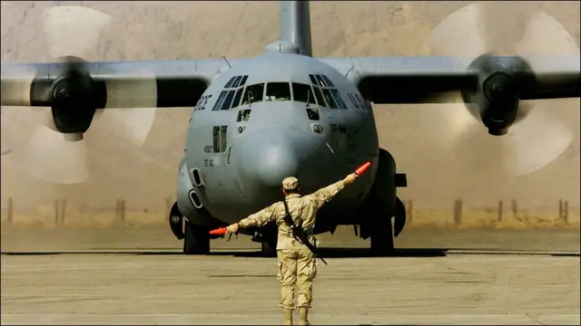 7 اکتوبر 2001: امریکی اور برطانوی افواج نے افغانستان پر حملہ کردیا اور دہشت گردی کے خلاف جنگ میں محاذ کھول دیا۔ 