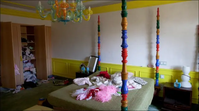 عائشہ کا بیڈروم