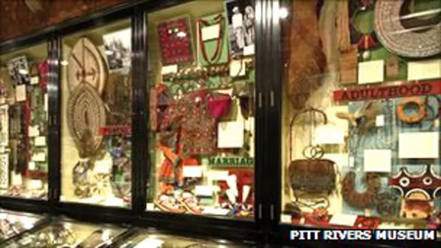 Vitrinas en el Museo Pitt Rivers en Oxford Foto Museo Pitt Rivers