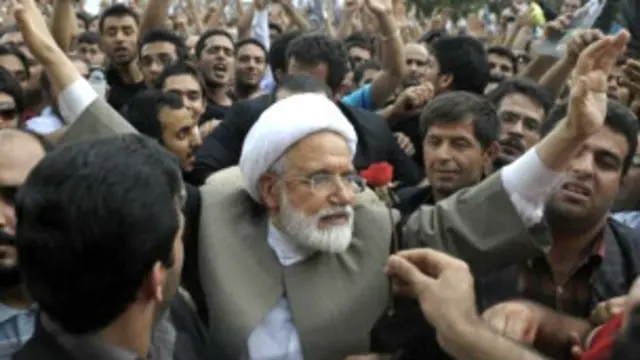 مهدی کروبی، از رهبران اعتراضهای سال ۱۳۸۸، ستاد را به فساد متهم کرد