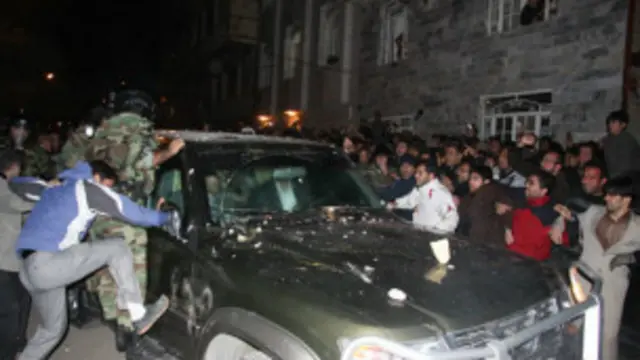 حمله به اتومبیل کروری