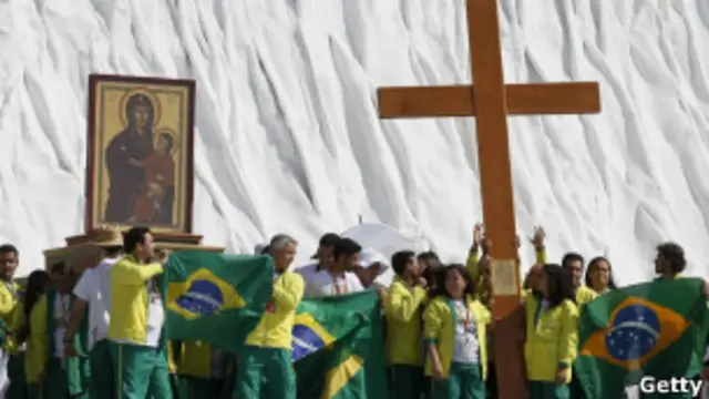 بسیاری از گروههای انجیلی برنامه های اقتصادی طولانی مدتی را به راه انداخته اند.