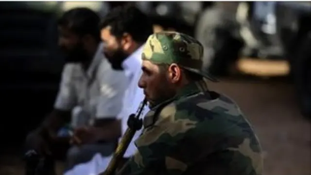 Tentara oposisi beristirahat