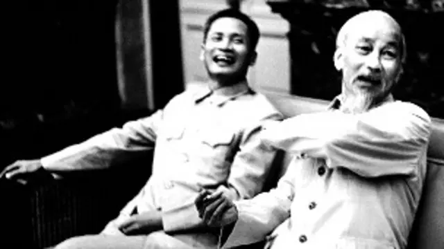 Hồ Chí Minh (phải), Phạm Văn Đồng