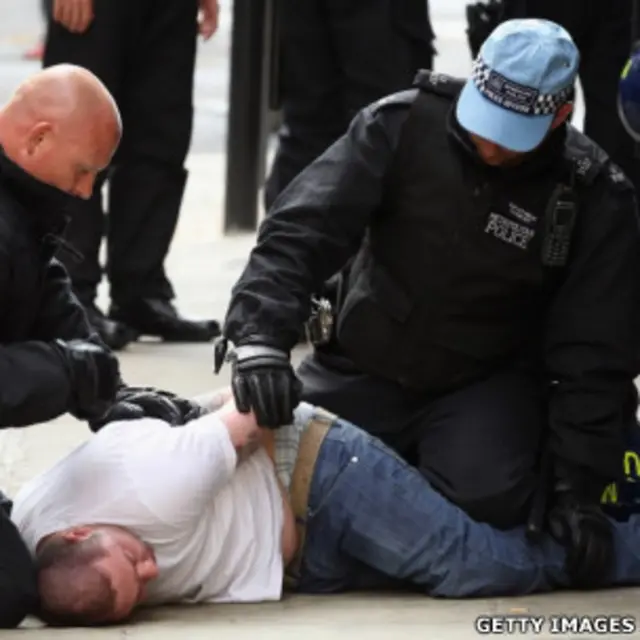 Cảnh sát Anh trong vụ một bắt người thuộc nhóm hoạt động phe hữu