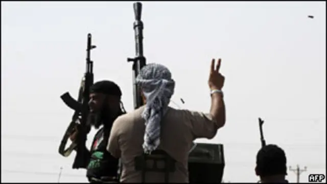 زيارة زيدان لمصر أججت الأزمة الداخلية في ليبيا التي تعاني من نشاط الجماعات المسلحة.