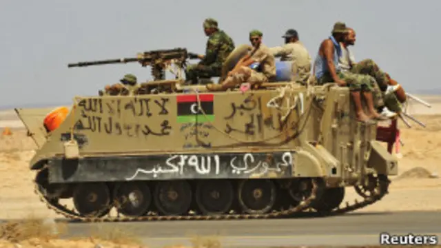 مقاتلون من قوات المجلس الوطني الانتقالي الليبي