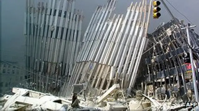 در محلی که برج‌های تجارت جهانی قرار داشتند، پنج آسمانخراش جدید در حال ساخت هستند