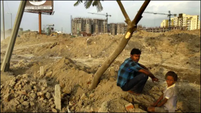 उत्तर प्रदेश में भूमि अधिग्रहण को लेकर काफी हंगामा हुआ था.