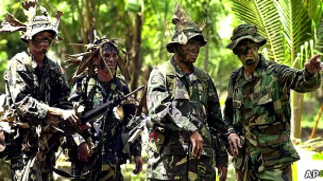 Comando antiterrorista de EE.UU. entrenando fuerzas filipinas en 2002