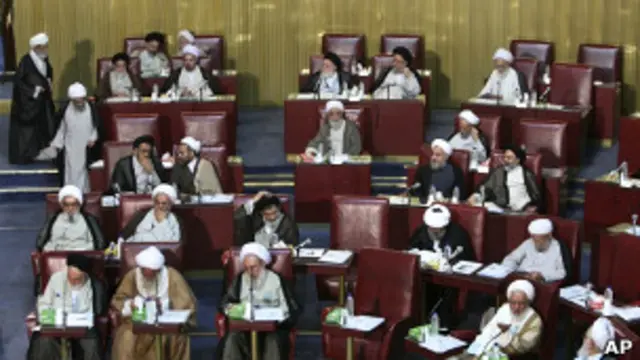 پر دغې شورا محافظه کاران ډېر واک لري